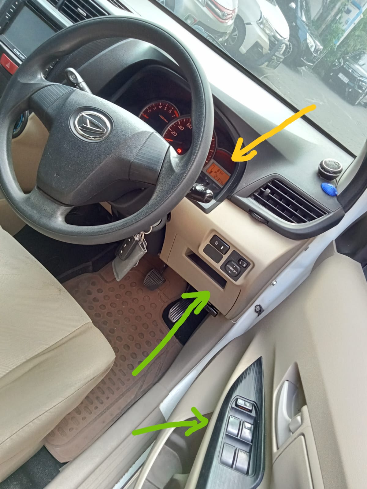 2012 Daihatsu Xenia 2012 Daihatsu Xenia