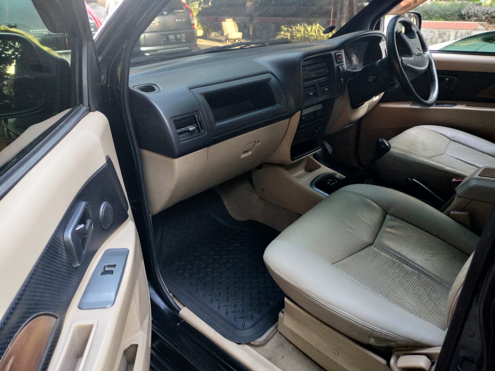 2010 Isuzu Panther 2010 Isuzu Panther