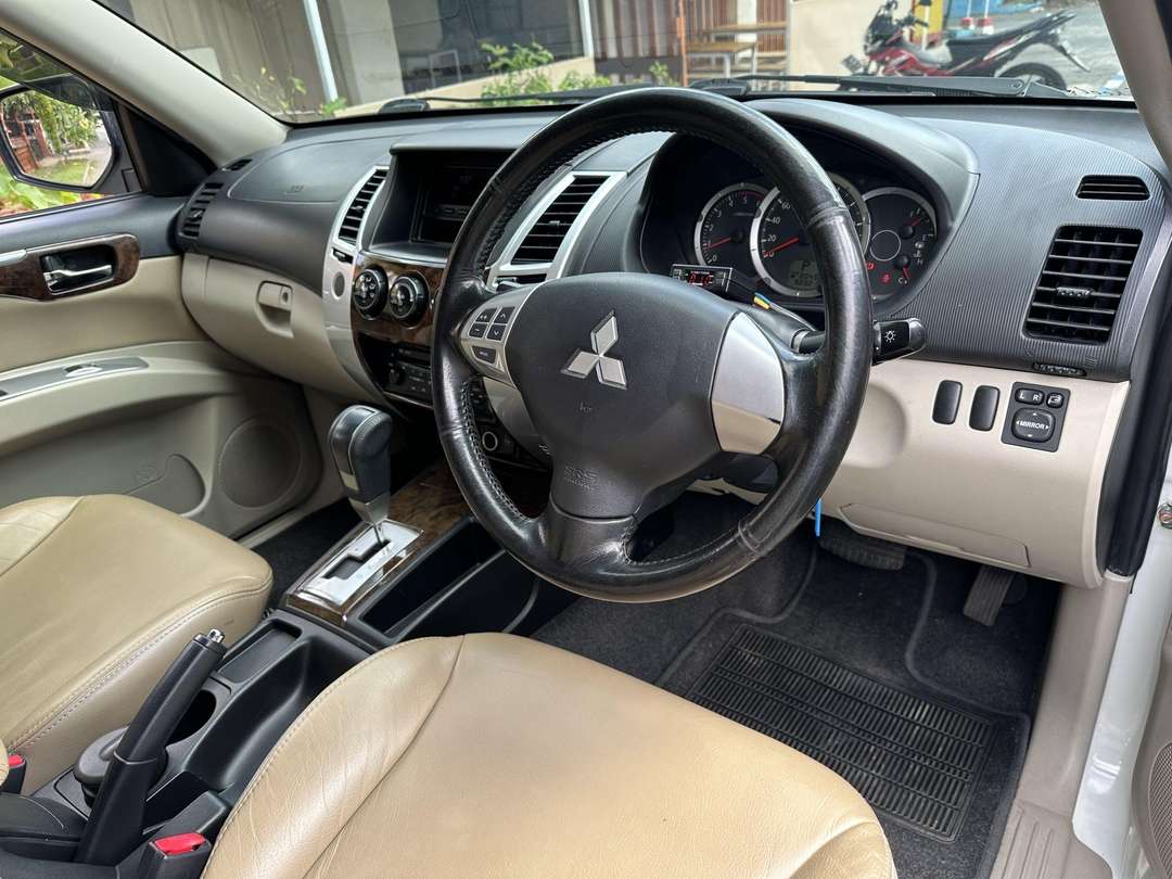 2011 Mitsubishi Pajero Sport  2011 Mitsubishi Pajero Sport