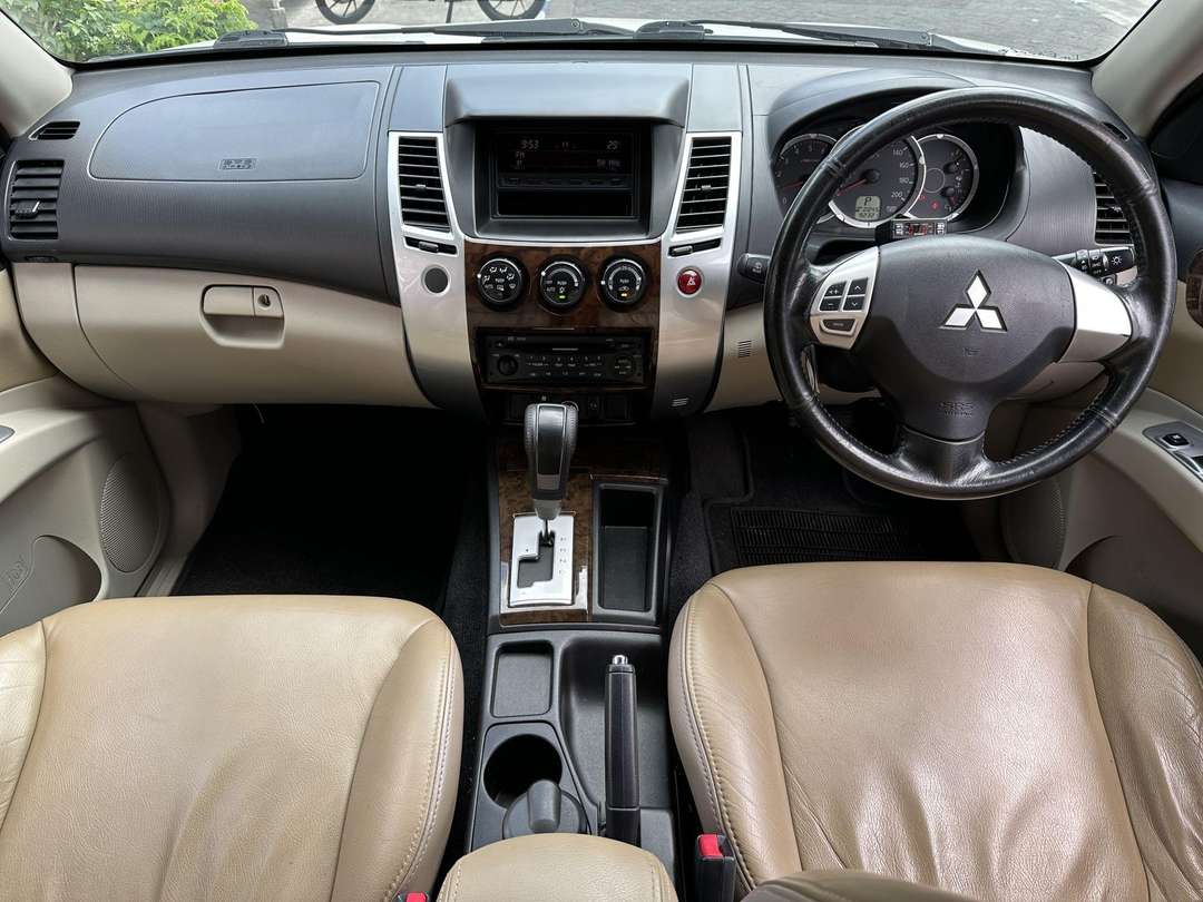 2011 Mitsubishi Pajero Sport  2011 Mitsubishi Pajero Sport