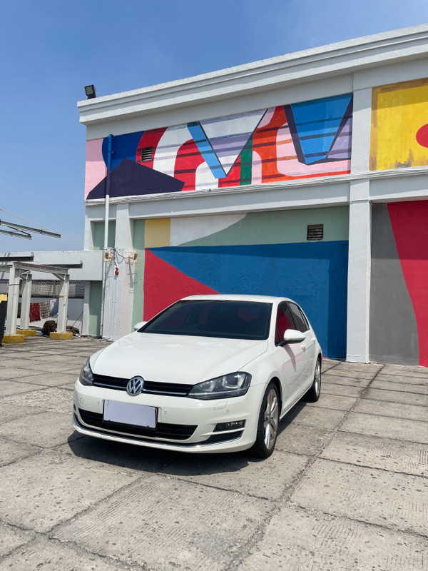 2013 Volkswagen Scirocco  2013 Volkswagen Scirocco