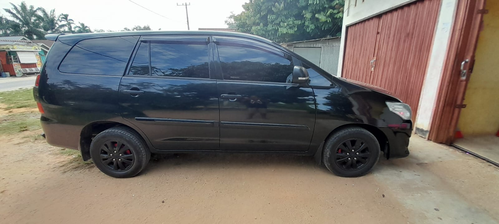 2013 Toyota Kijang Innova 2013 Toyota Kijang Innova