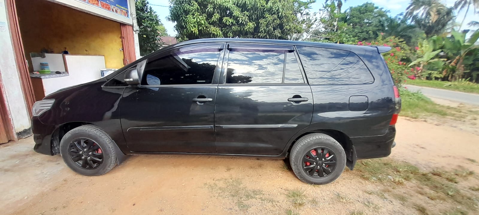 2013 Toyota Kijang Innova 2013 Toyota Kijang Innova