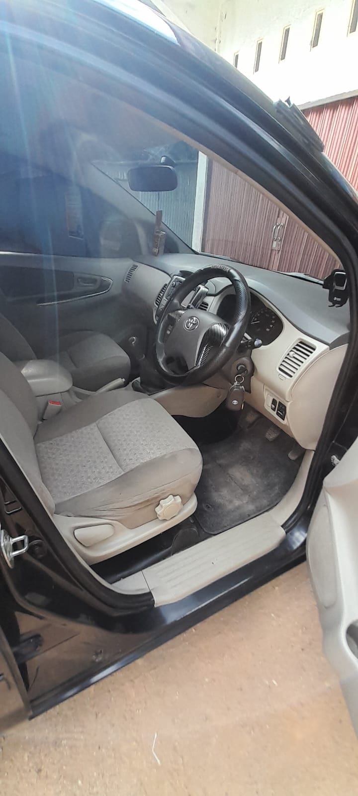 2013 Toyota Kijang Innova 2013 Toyota Kijang Innova