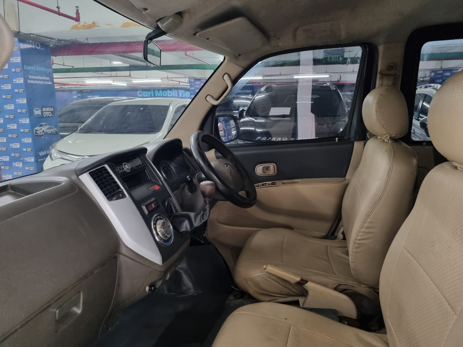 2012 Daihatsu Luxio 2012 Daihatsu Luxio