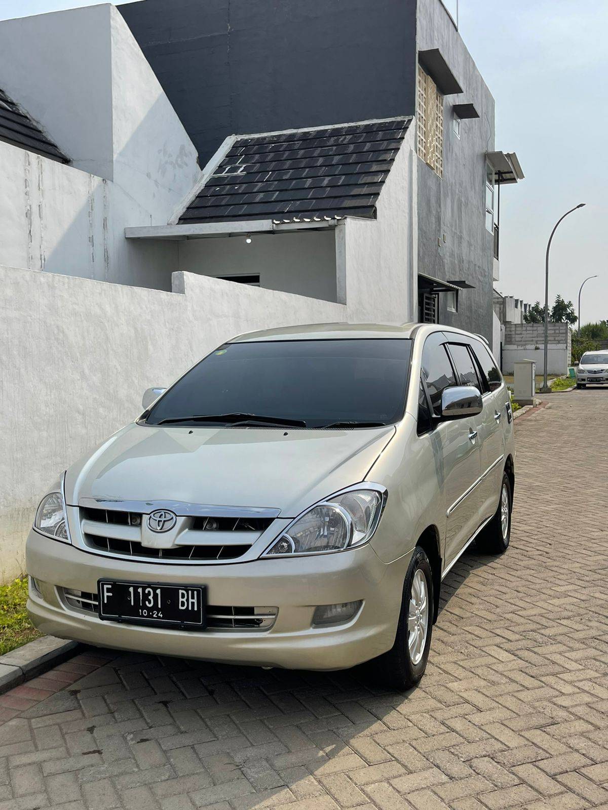2004 Toyota Innova BENSIN V 2.0 MT BENSIN V 2.0 MT bekas
