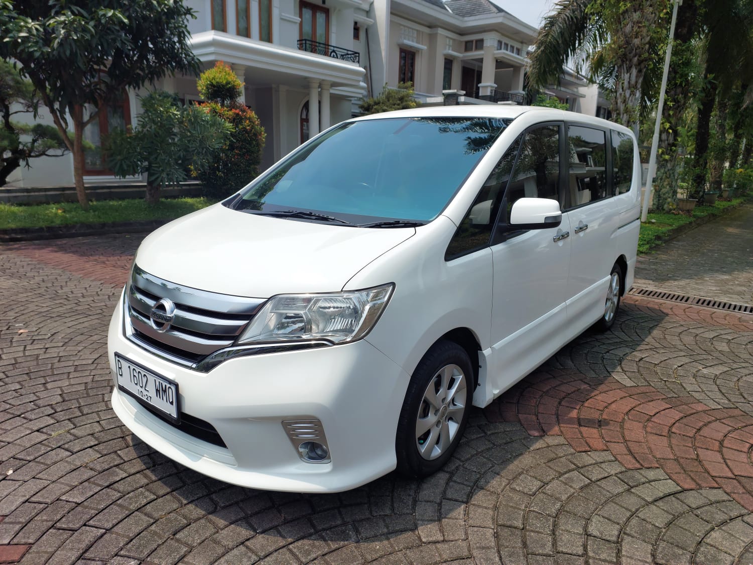 2013 Nissan Serena 2013 Nissan Serena