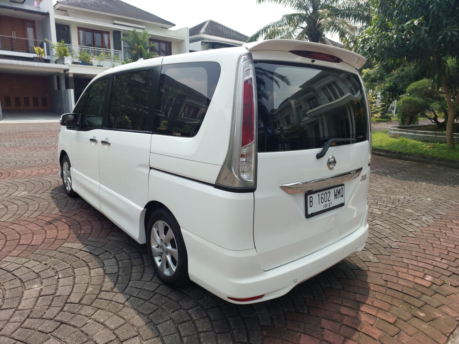 2013 Nissan Serena 2013 Nissan Serena