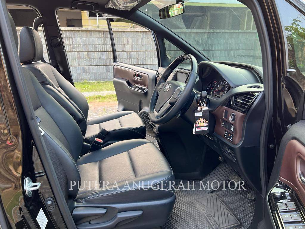 Dijual 2019 Toyota Voxy 2.0 CVT 2.0 CVT Bekas