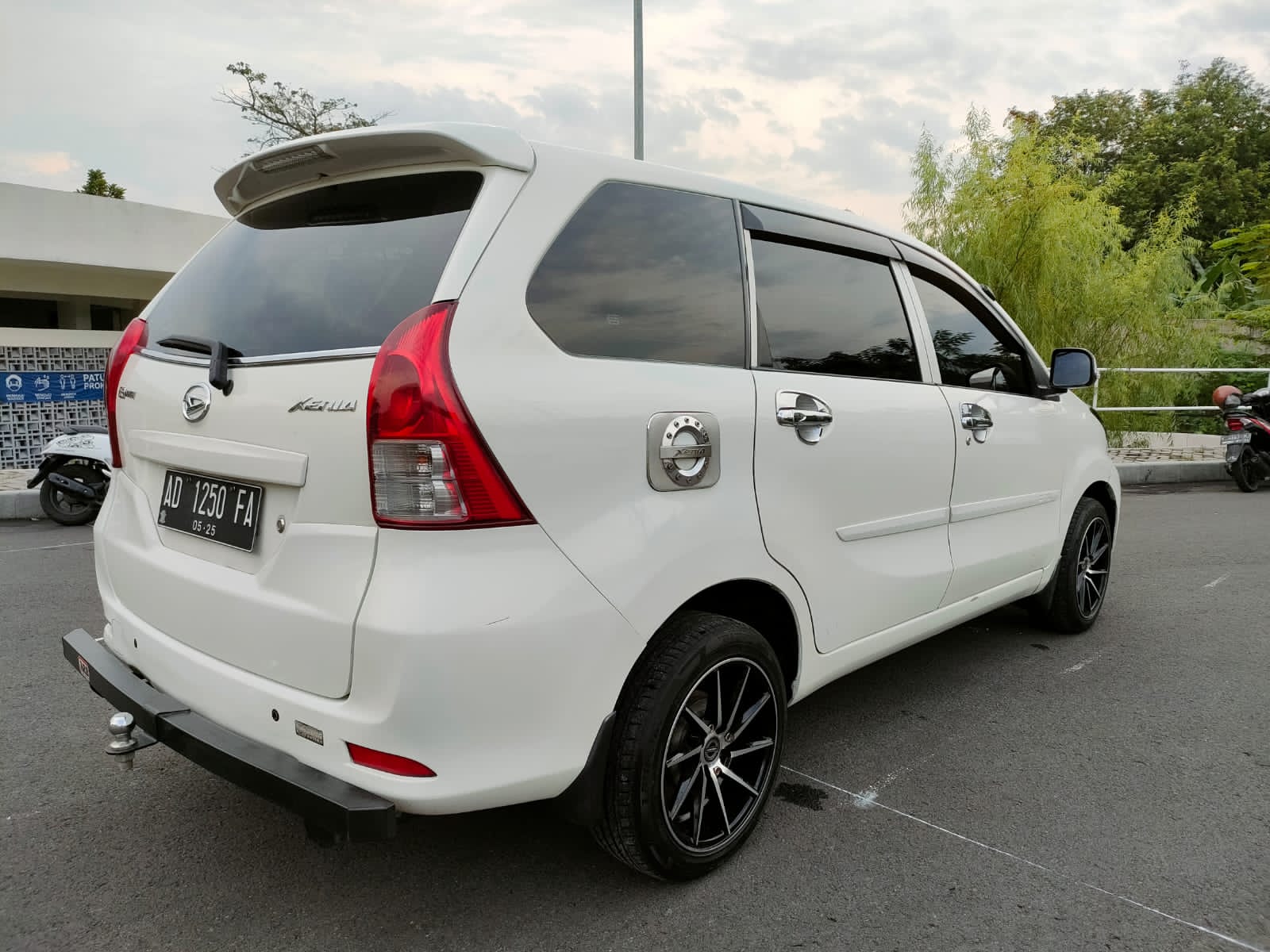 2015 Daihatsu Xenia 2015 Daihatsu Xenia