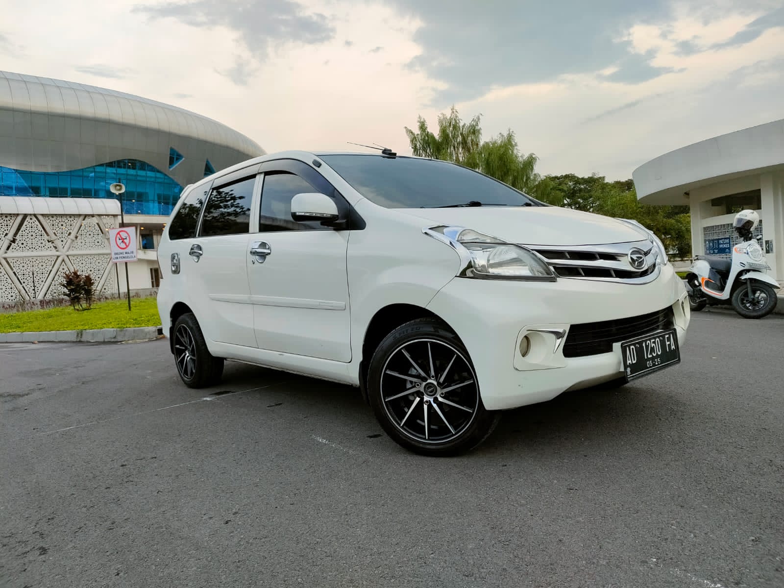 2015 Daihatsu Xenia 2015 Daihatsu Xenia