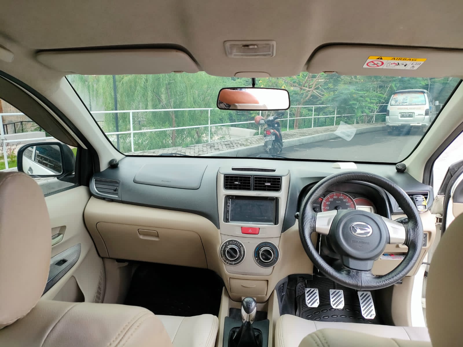 2015 Daihatsu Xenia 2015 Daihatsu Xenia