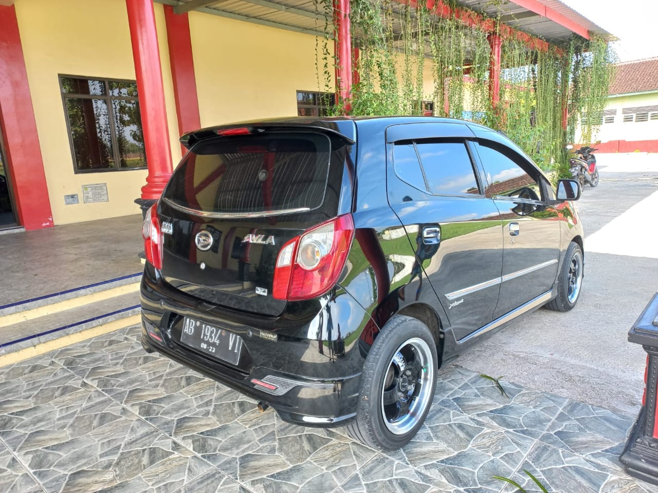 2014 Daihatsu Ayla  2014 Daihatsu Ayla