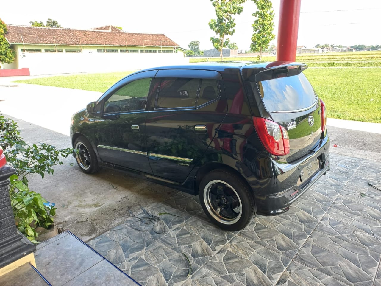 2014 Daihatsu Ayla  2014 Daihatsu Ayla