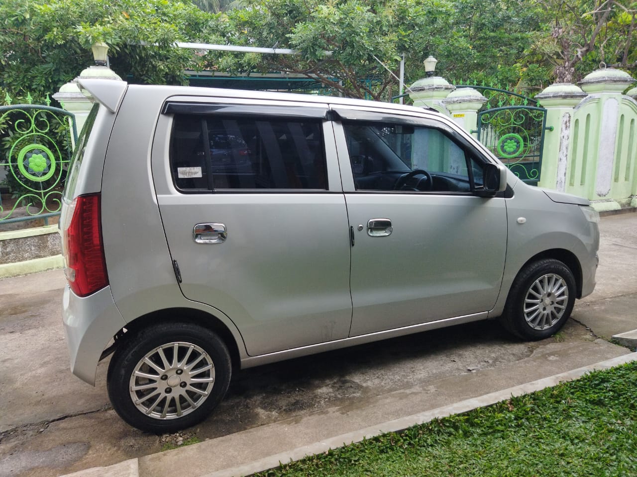 2015 Suzuki Karimun Wagon R GS 2015 Suzuki Karimun Wagon R GS