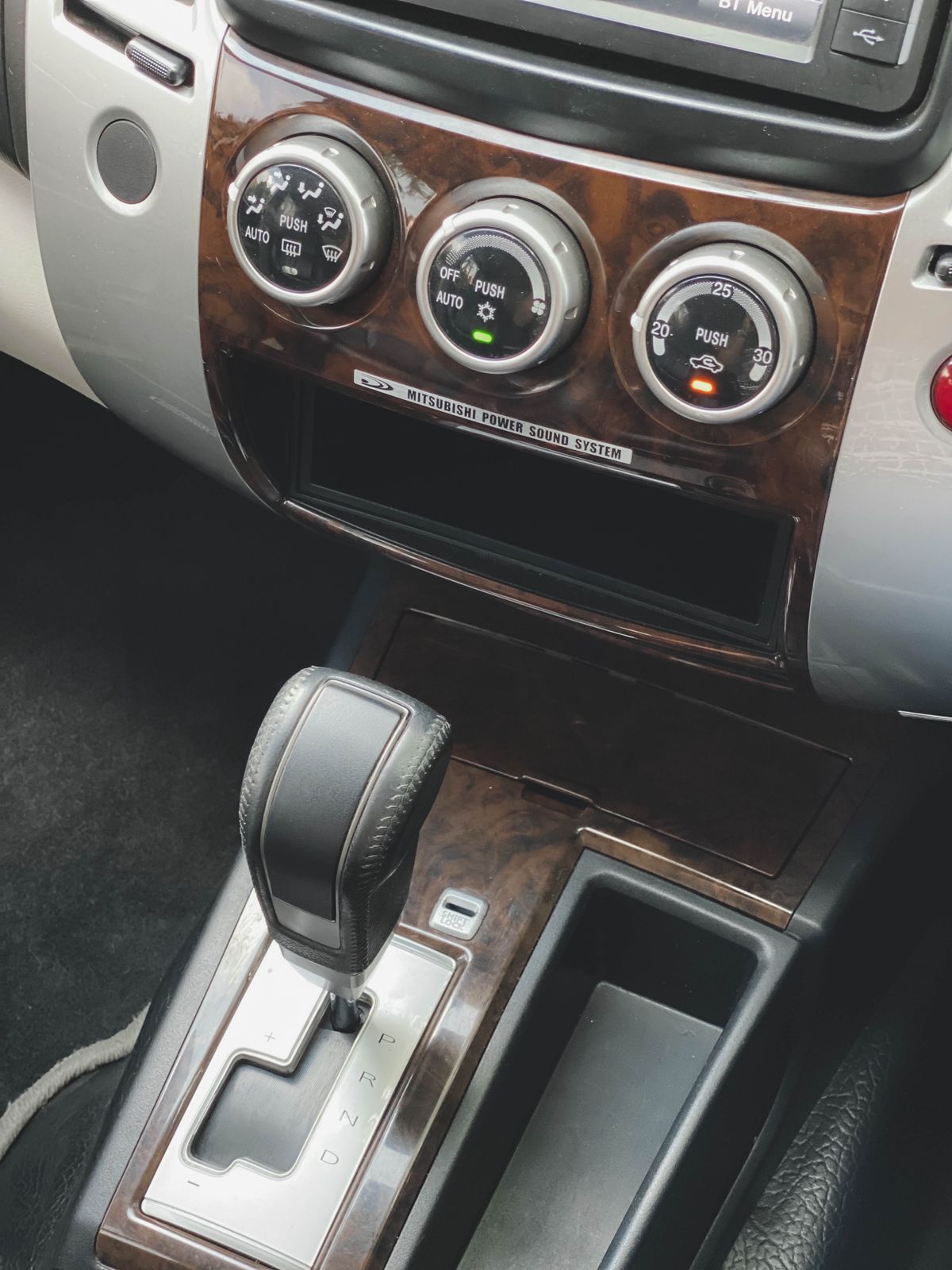 2014 Mitsubishi Pajero Sport 2014 Mitsubishi Pajero Sport