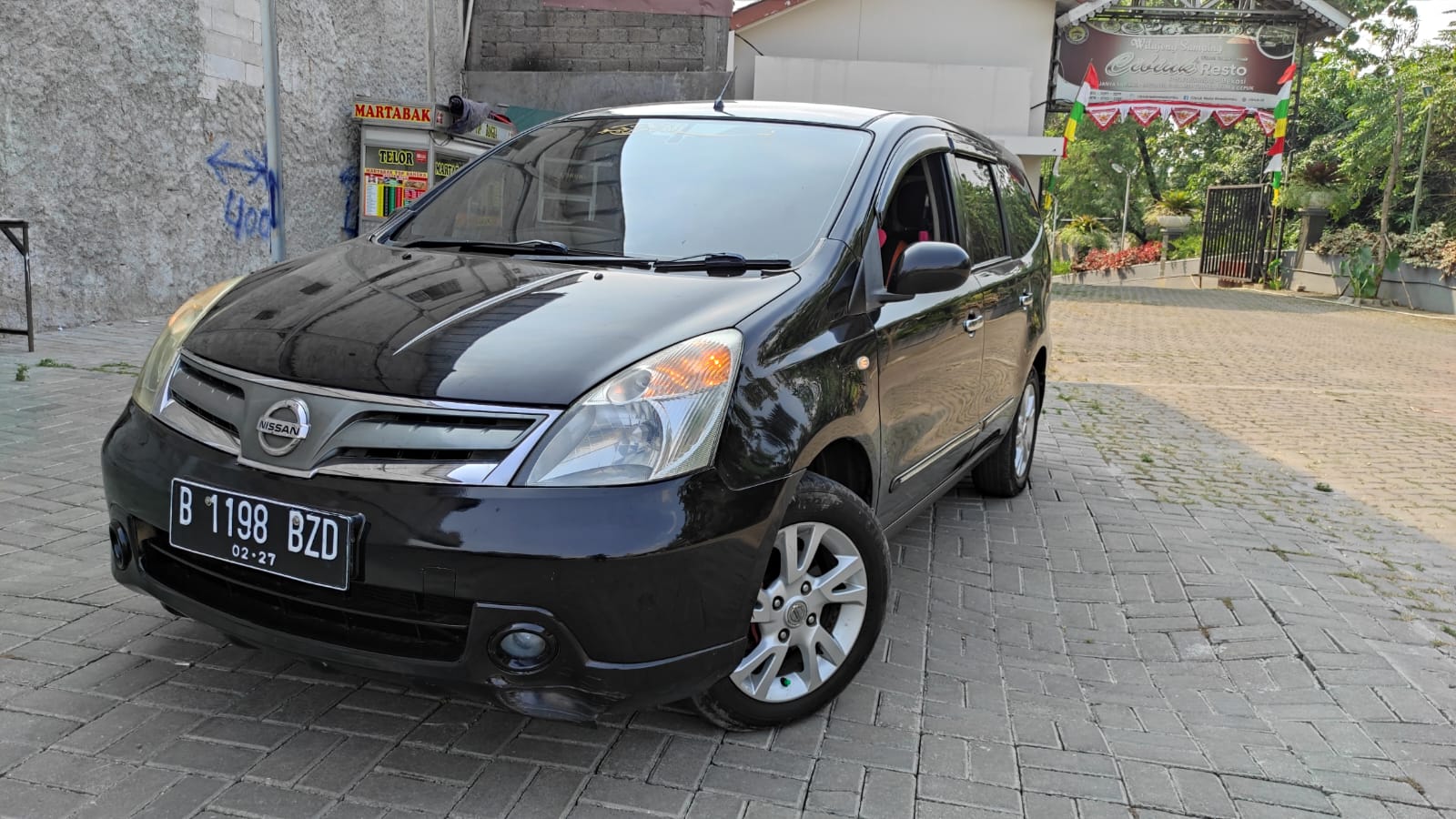 Second Hand 2012 Nissan Grand Livina Second Hand 2012 Nissan Grand Livina