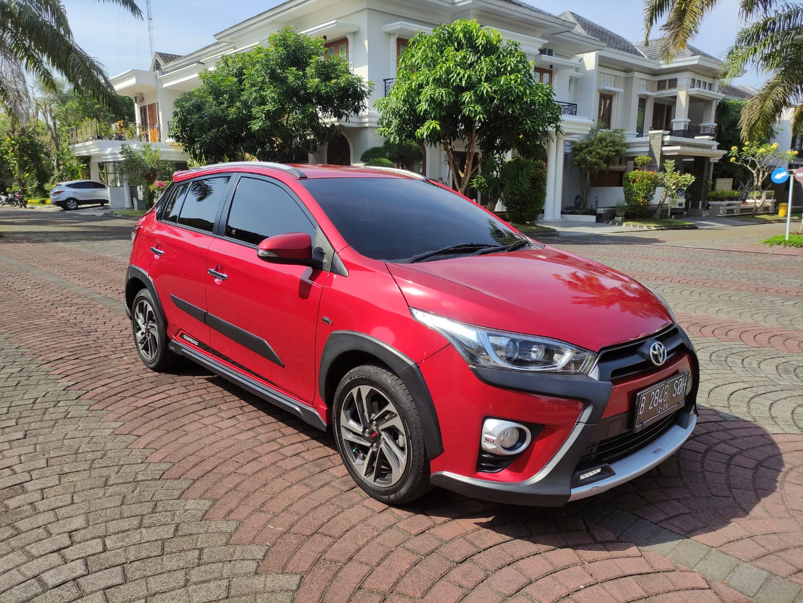 2016 Toyota Yaris Heykers 2016 Toyota Yaris Heykers