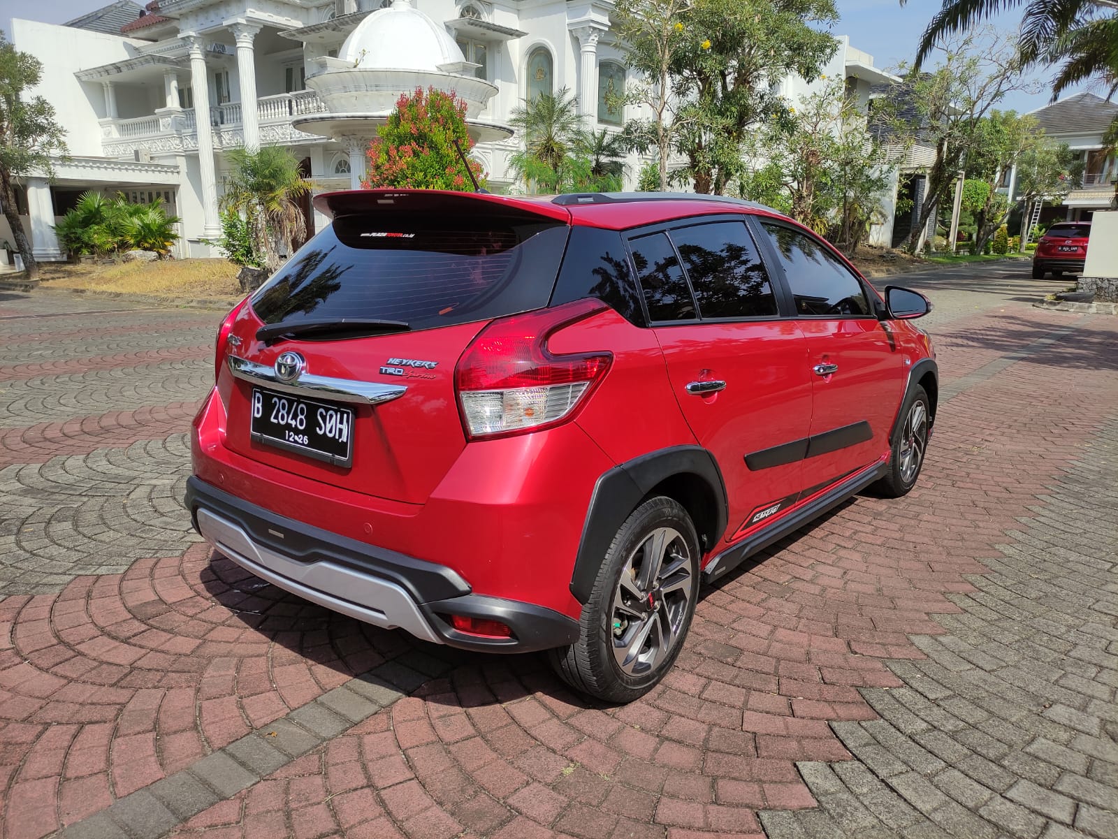 2016 Toyota Yaris Heykers 2016 Toyota Yaris Heykers