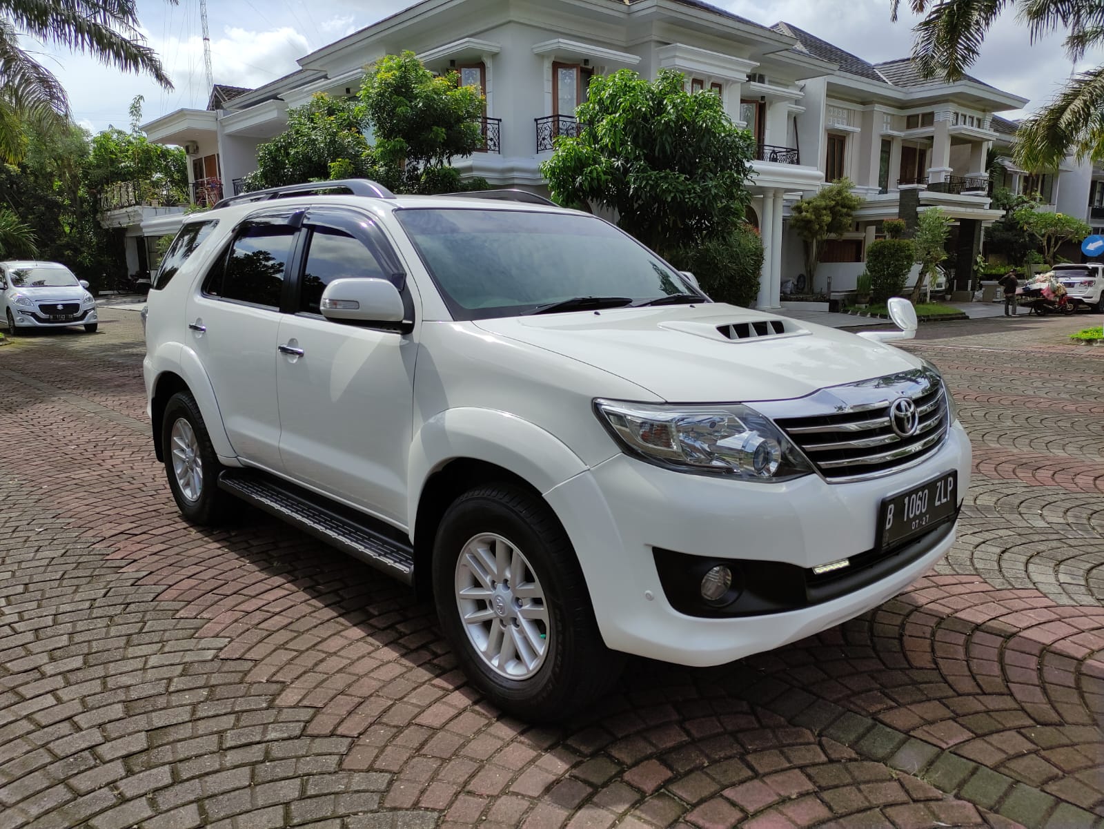2013 Toyota Fortuner  2.5 G A/T 2.5 G A/T tua