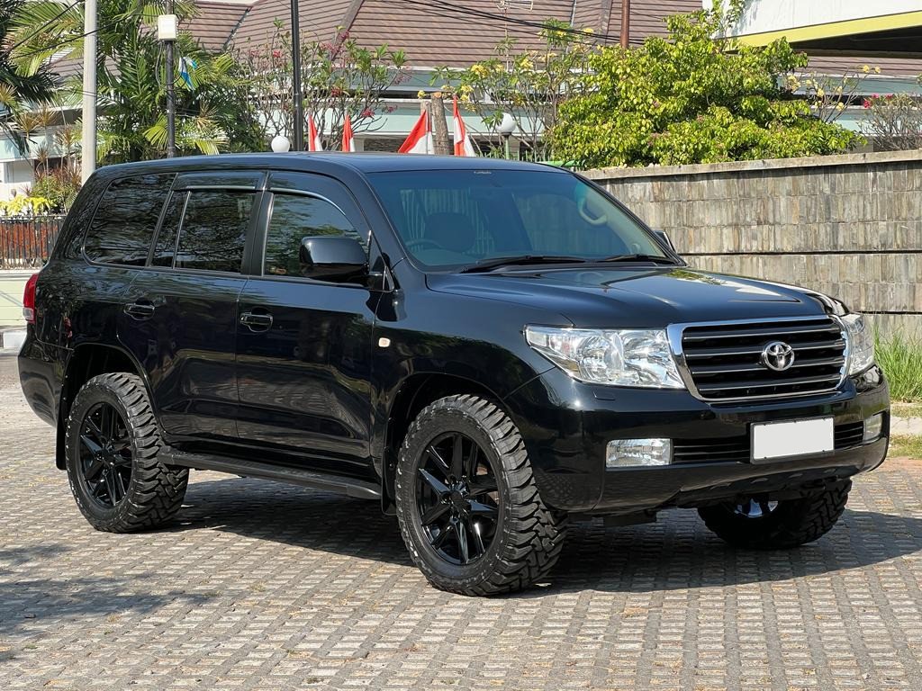 2010 Toyota Land Cruiser  2010 Toyota Land Cruiser