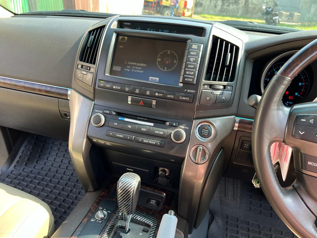 2010 Toyota Land Cruiser  2010 Toyota Land Cruiser