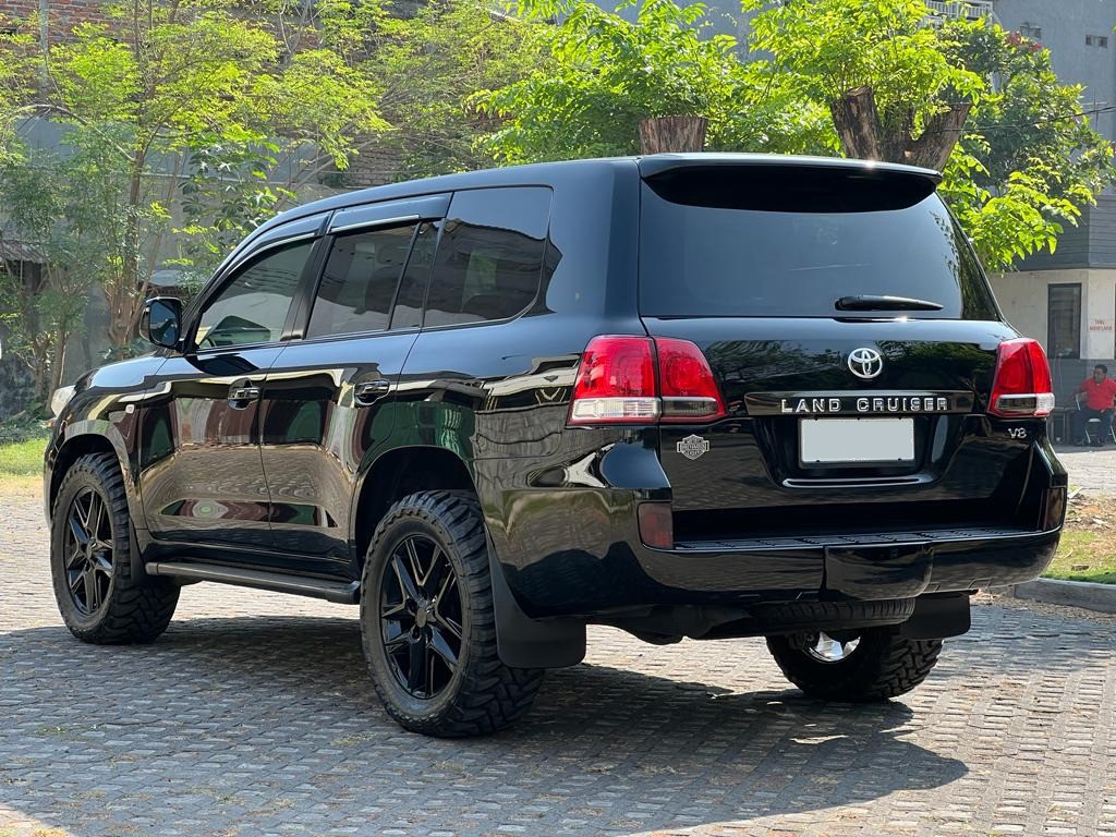 2010 Toyota Land Cruiser  2010 Toyota Land Cruiser