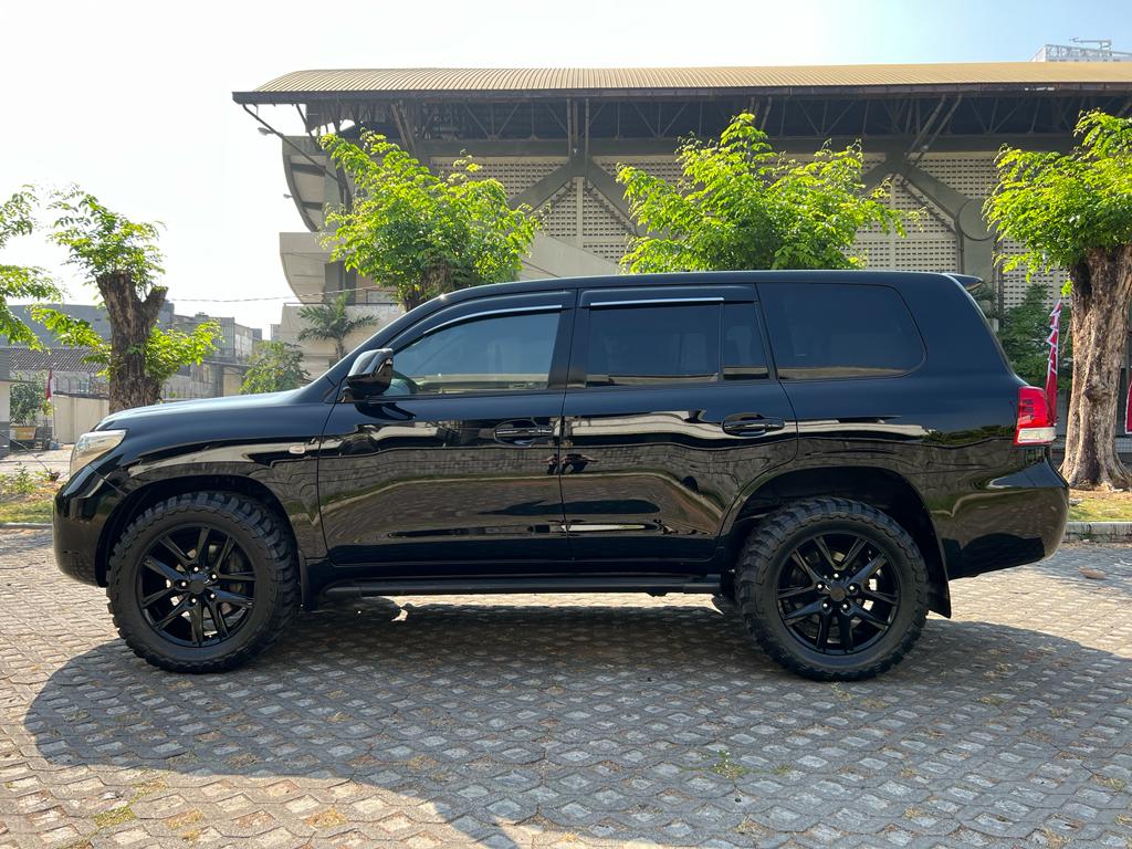 2010 Toyota Land Cruiser  2010 Toyota Land Cruiser