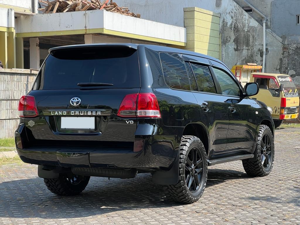 2010 Toyota Land Cruiser  2010 Toyota Land Cruiser