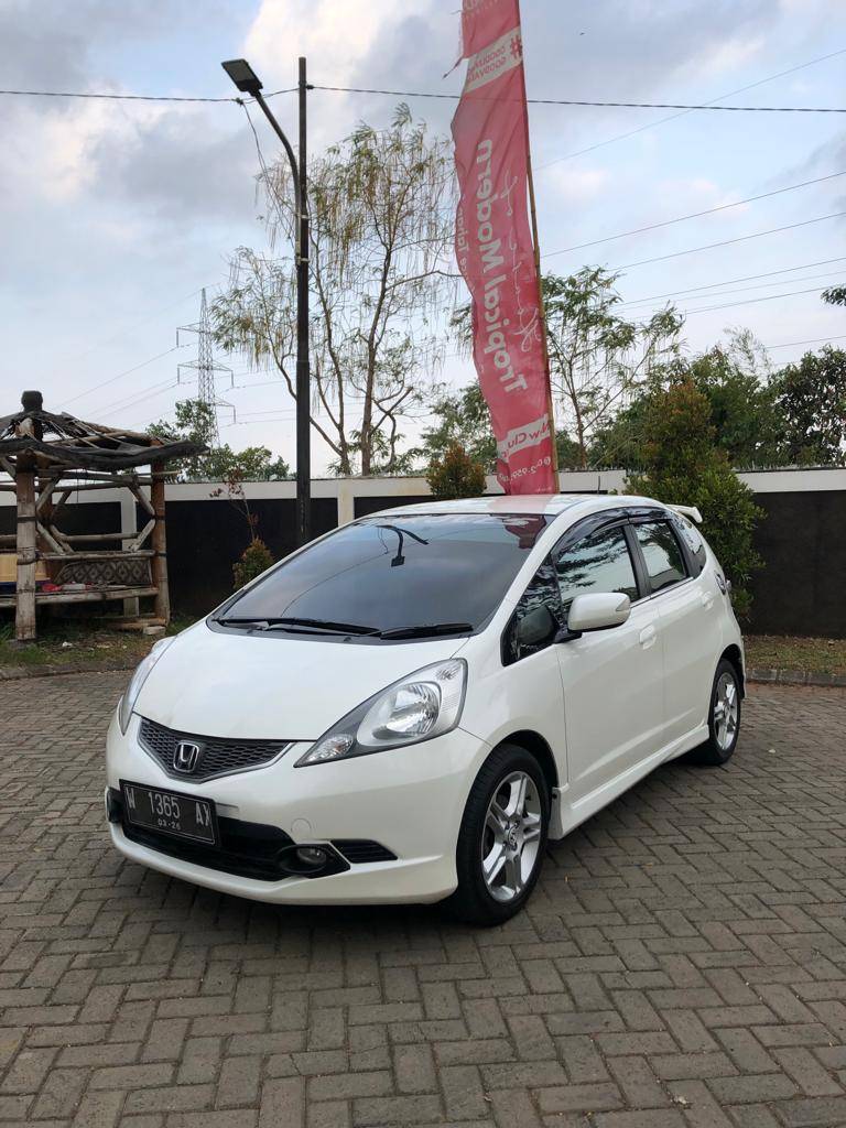 Dijual 2011 Honda Jazz  1.5L RS AT 1.5L RS AT Bekas