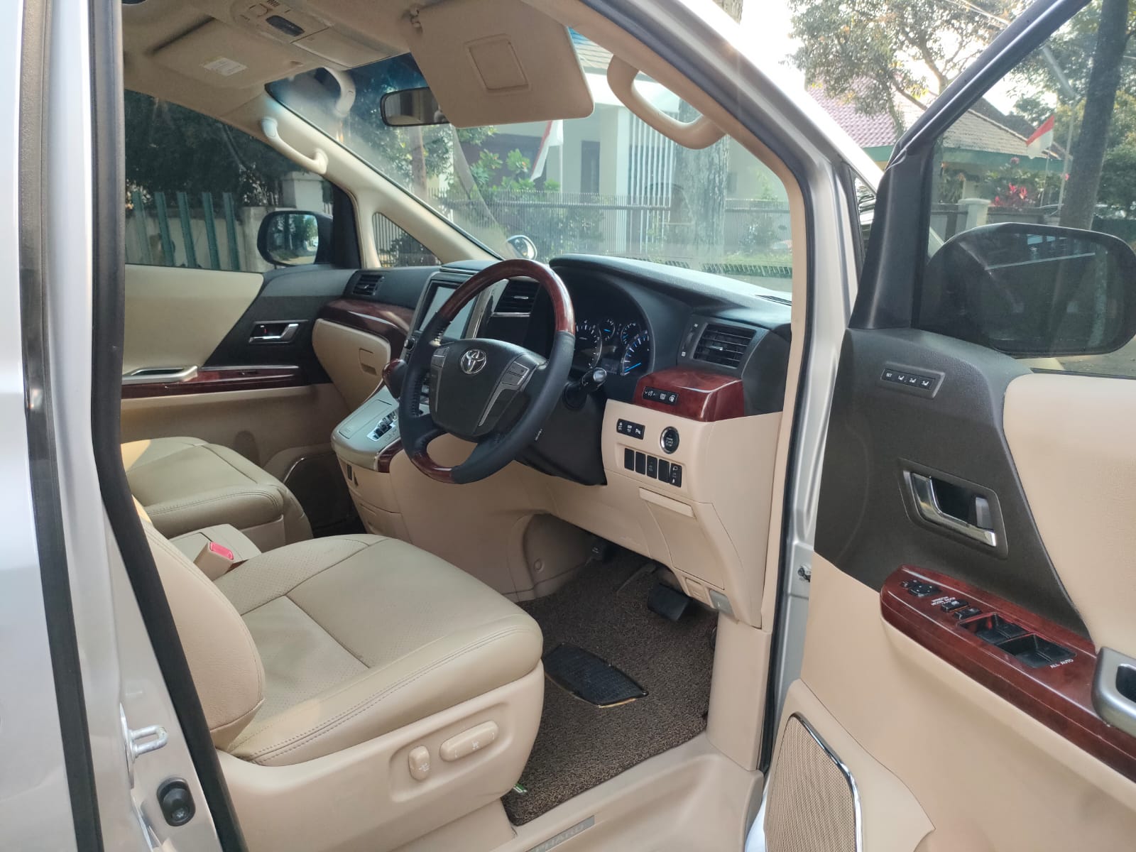 2010 Toyota Alphard 2010 Toyota Alphard