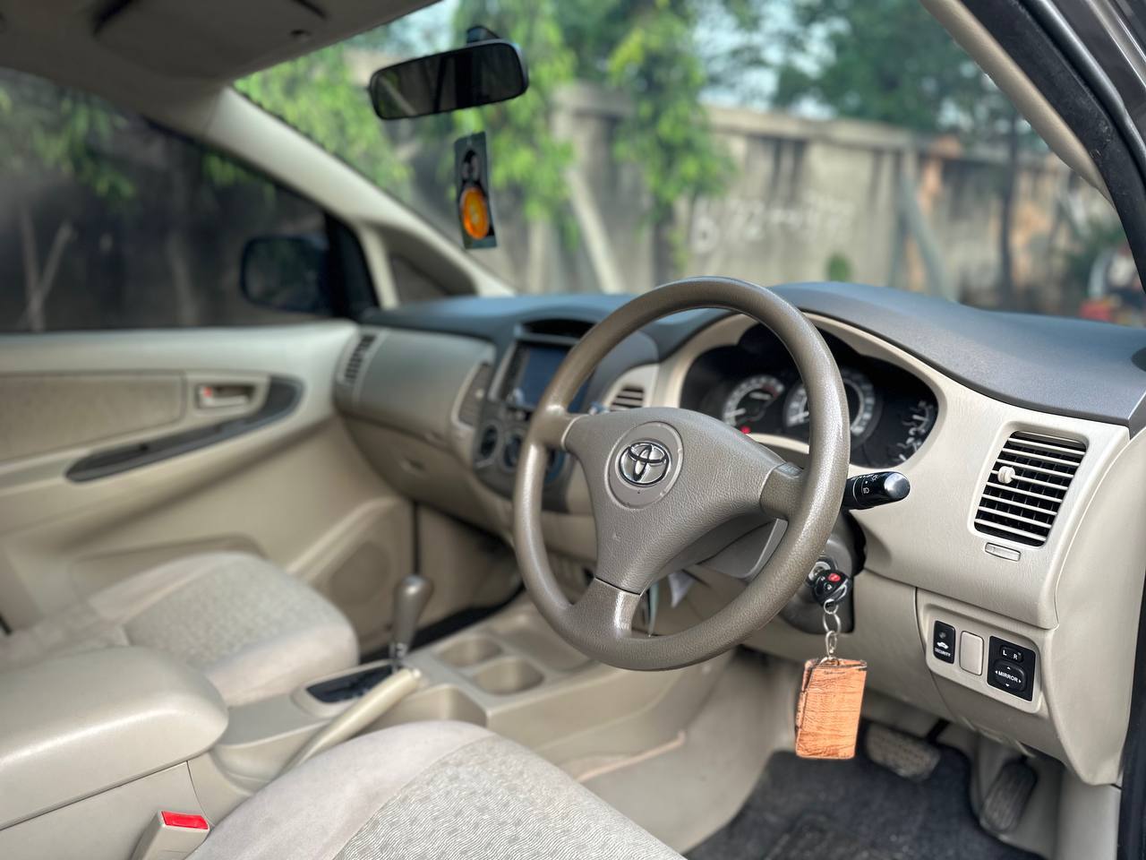 2011 Toyota Innova 2011 Toyota Innova