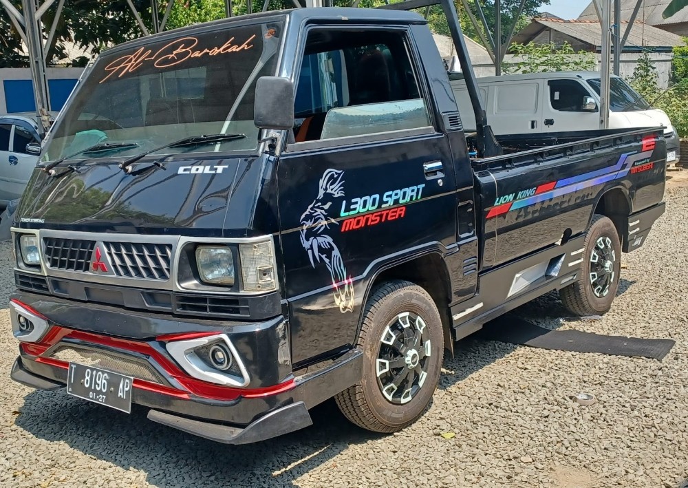 2021 Mitsubishi L300