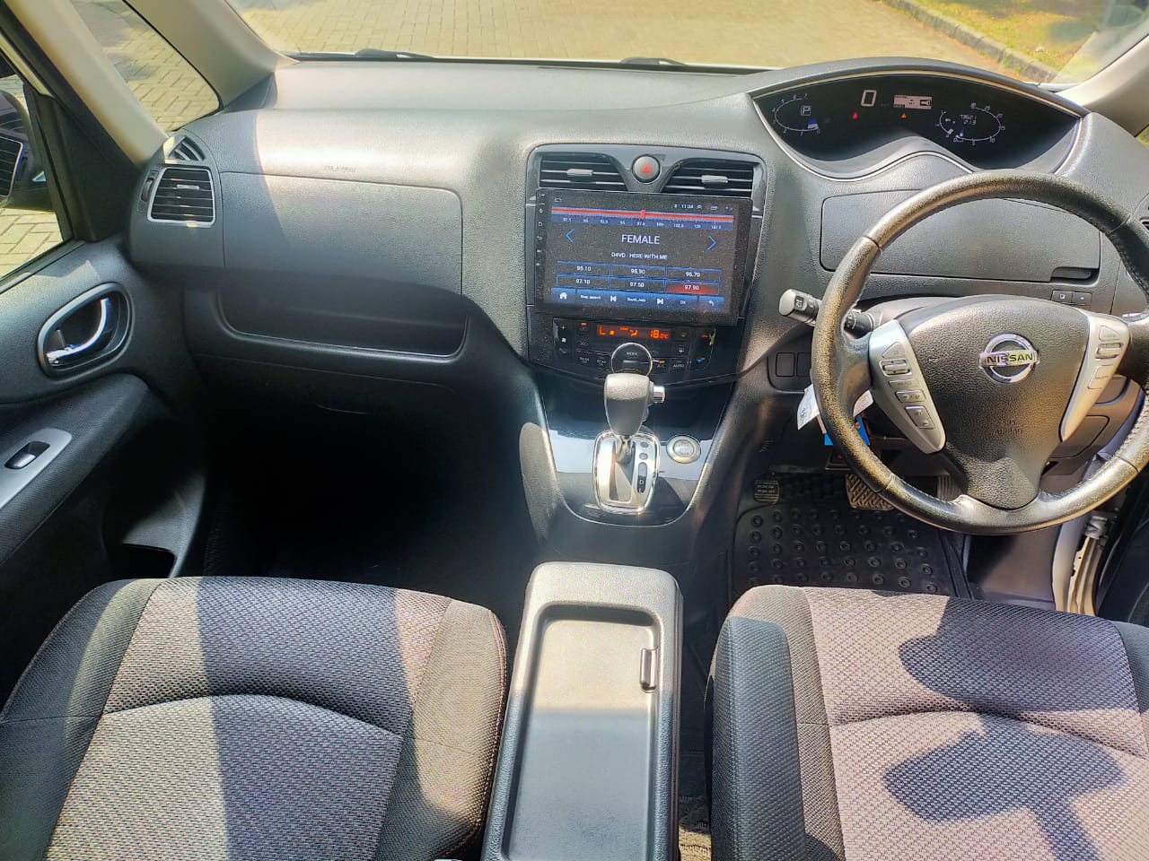 2014 Nissan Serena 2014 Nissan Serena