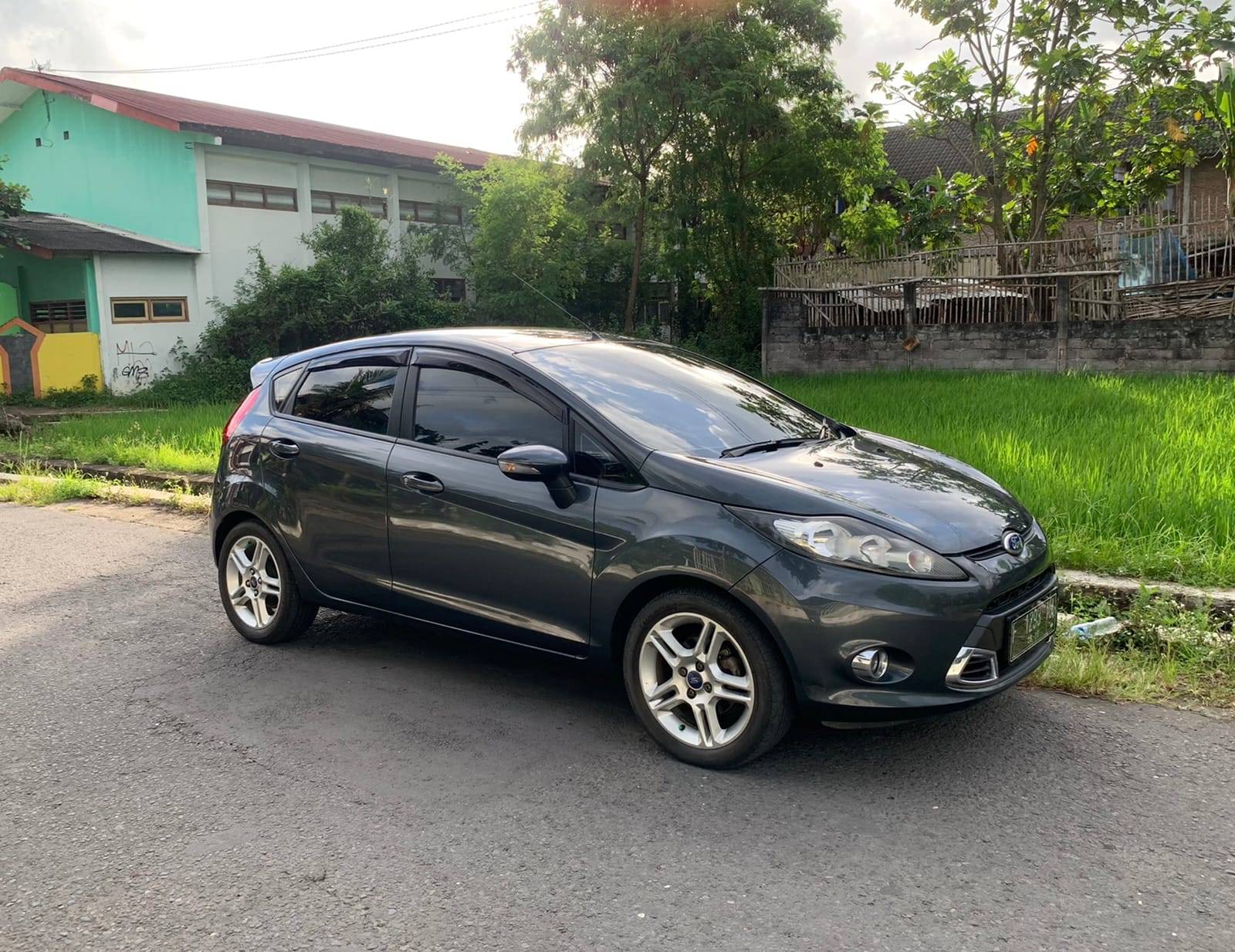 2013 Ford Fiesta  1.6 L AT S 1.6 L AT S tua