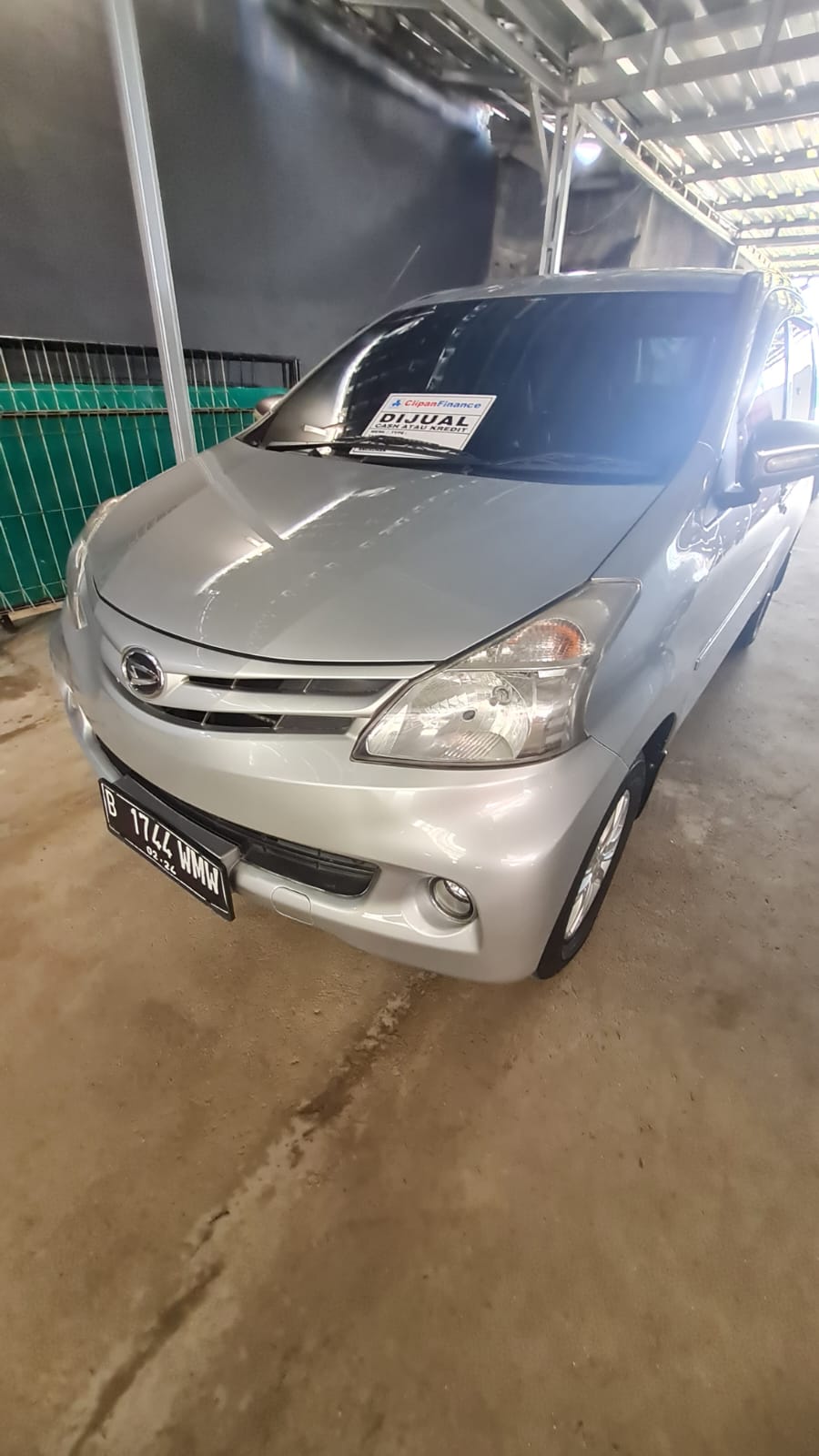 Second Hand 2014 Daihatsu Xenia Second Hand 2014 Daihatsu Xenia