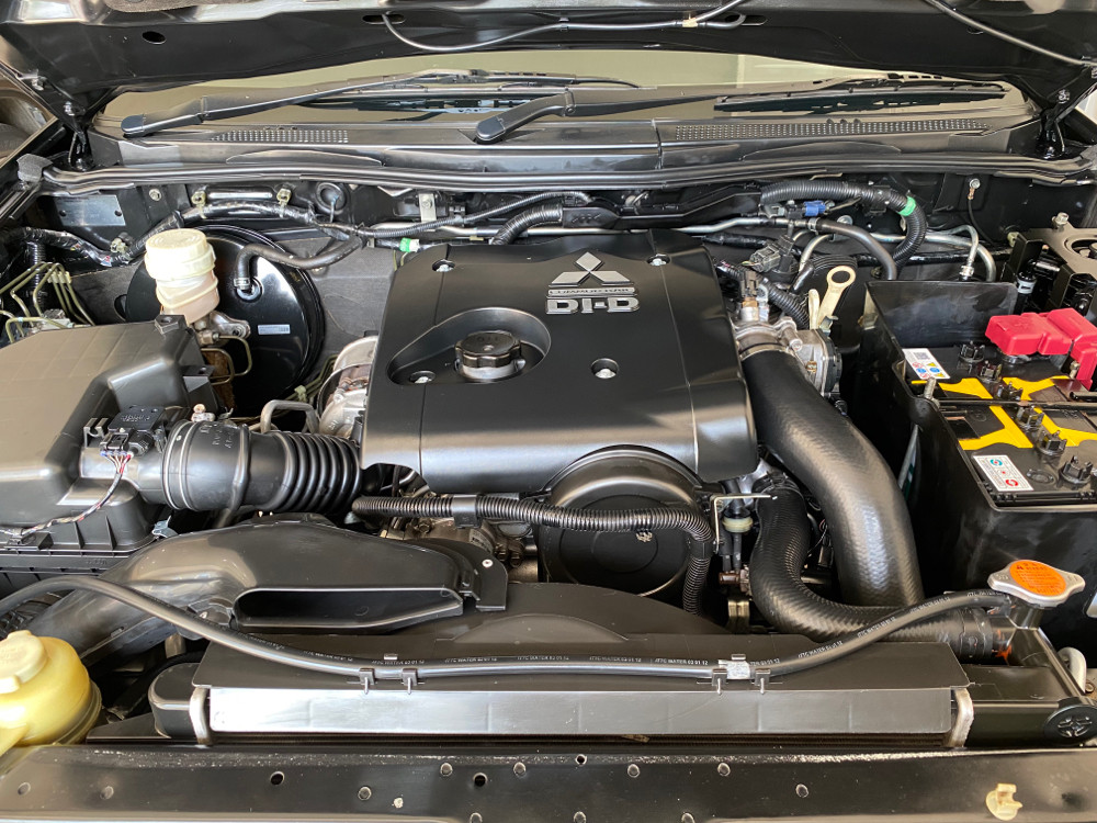 2012 Mitsubishi Pajero Sport  2012 Mitsubishi Pajero Sport