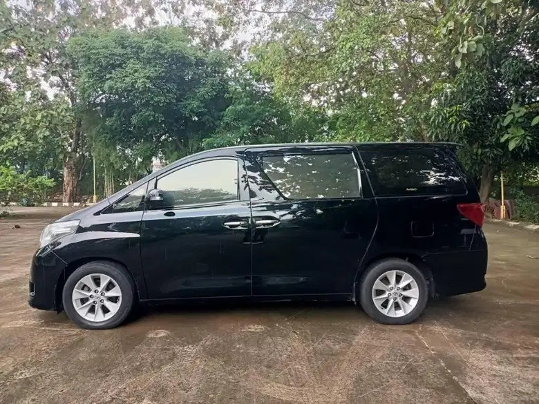 2013 Toyota Alphard 2013 Toyota Alphard