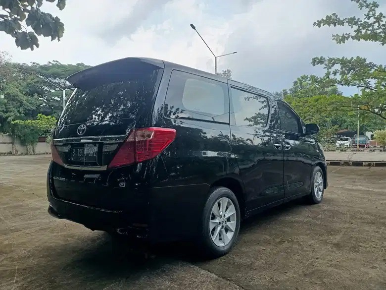 2013 Toyota Alphard 2013 Toyota Alphard