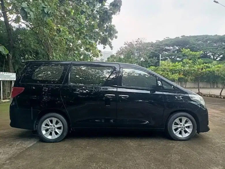 2013 Toyota Alphard 2013 Toyota Alphard