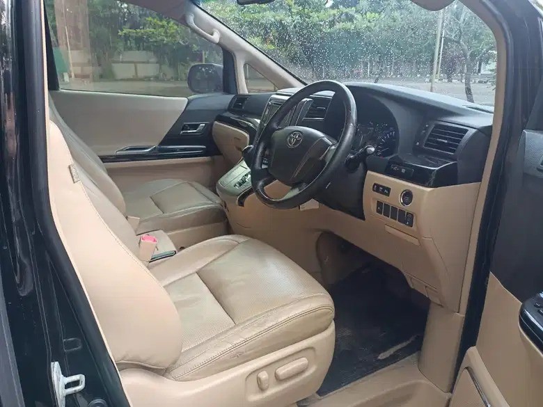 2013 Toyota Alphard 2013 Toyota Alphard