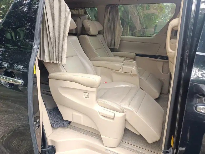 2013 Toyota Alphard 2013 Toyota Alphard