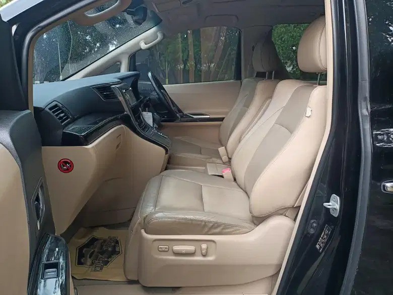 2013 Toyota Alphard 2013 Toyota Alphard