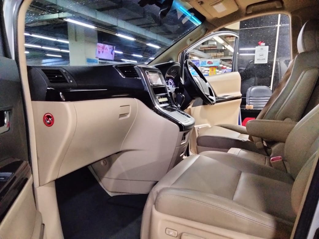 2013 Toyota Alphard 2013 Toyota Alphard