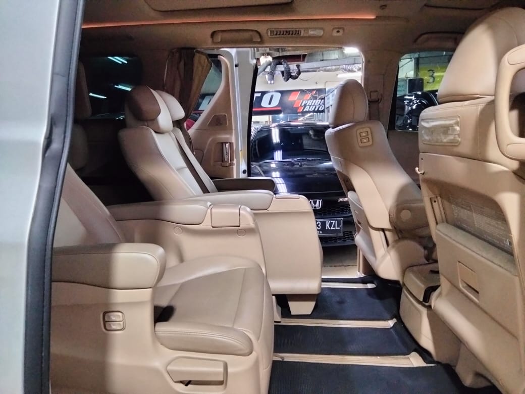 2013 Toyota Alphard 2013 Toyota Alphard