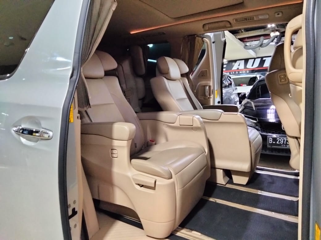 2013 Toyota Alphard 2013 Toyota Alphard