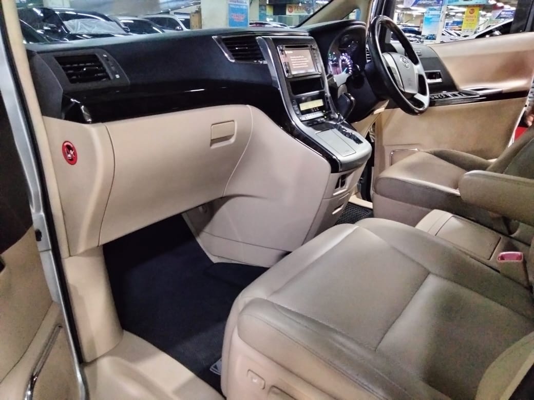 2013 Toyota Alphard 2013 Toyota Alphard