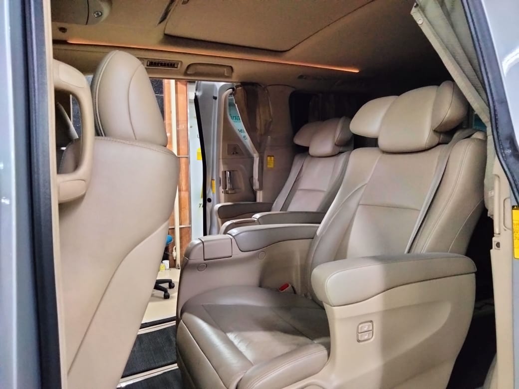 2013 Toyota Alphard 2013 Toyota Alphard