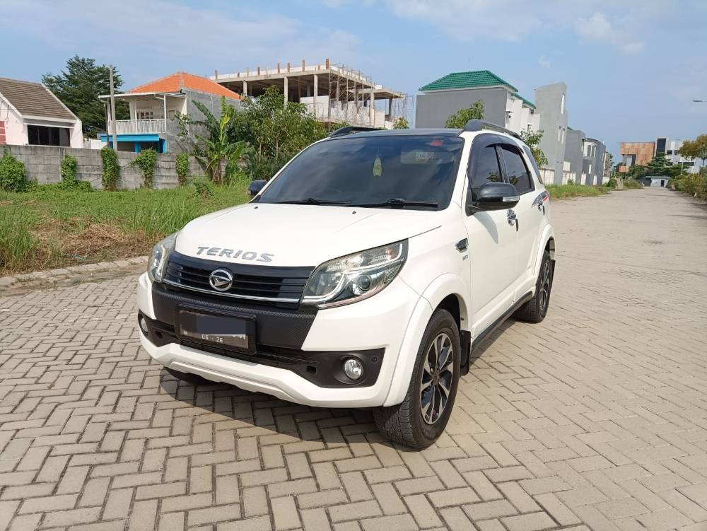 Old 2016 Daihatsu Terios  R Custom 1.5 AT R Custom 1.5 AT