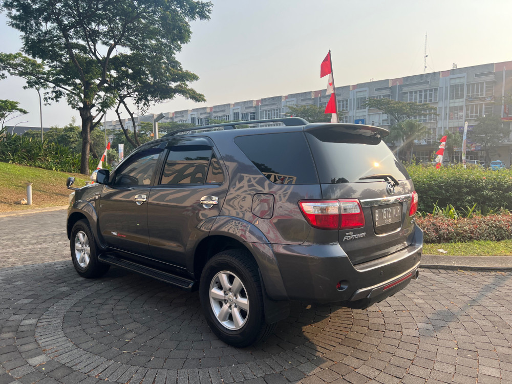 2011 Toyota Fortuner  2011 Toyota Fortuner